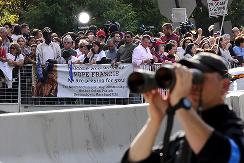 Obama ra tận sân bay đón Giáo hoàng Francis thăm Mỹ ảnh 1