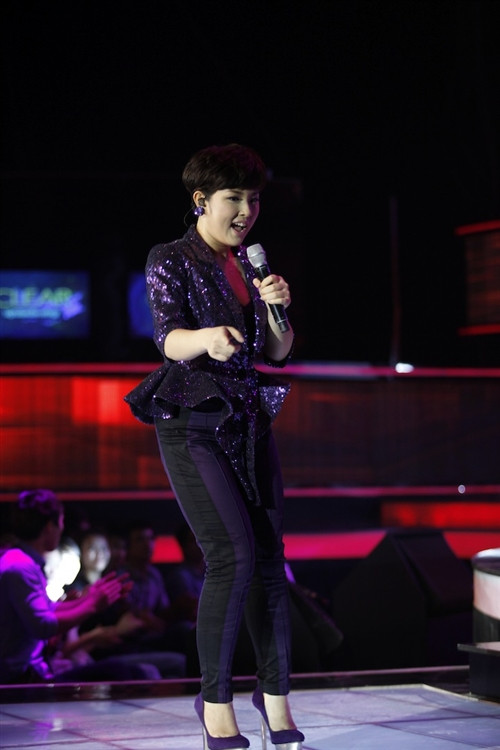 Mặc dù sức khỏe chưa ổn định nhưng Bảo Trâm vẫn thể hiện thành công ca khúc Mercy đầy màu sắc