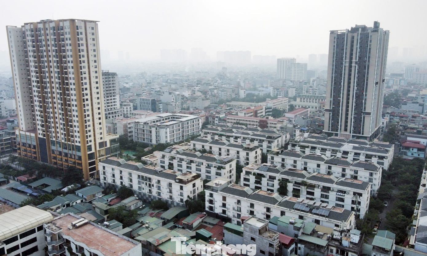 Thanh tra Chính phủ (TTCP) vừa công khai kết luận thanh tra việc tái cơ cấu doanh nghiệp nhà nước; chuyển đổi mục đích sử dụng đất từ sản xuất kinh doanh của doanh nghiệp nhà nước, doanh nghiệp cổ phần hóa sang kinh doanh đất, xây dựng nhà ở (giai đoạn 2011 - 2021) tại Bộ Giao thông vận tải (GTVT). TTCP phủ kết luận có đến 12 lô đất, cơ sở nhà đất có sai phạm, trong đó, có 2 khu đất tại 53 và 44 Triều Khúc (quận Thanh Xuân) nằm đối diện nhau.