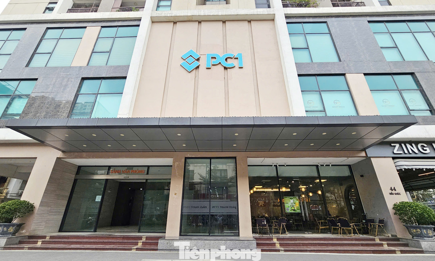 Đồng thời, UBND TP Hà Nội có quyết định số 2629 ngày 20/5/2019 xác định giá đất theo phương pháp thặng dư với các tài sản so sánh không có đặc điểm tương tự với tài sản thẩm định giá; chưa dự kiến và tính đến xu hướng và mức độ biến động của giá thị trường để ước tính mức giá dự án bán được cho phù hợp với thực tế; giá bán sử dụng trong doanh thu phát triển chỉ là giá cá biệt của tài sản so sánh mà không phải là giá bình quân là không đúng với quy định.