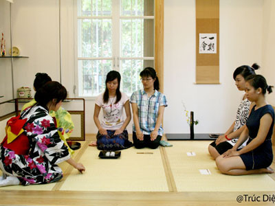 Bạn trẻ Việt Nam mê trà đạo Nhật Bản. Bạn trẻ Việt Nam mê trà đạo Nhật Bản