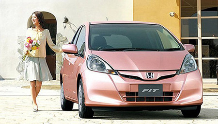 Ngoài màu hồng, xe cũng sẽ có thêm các màu nâu và trắng