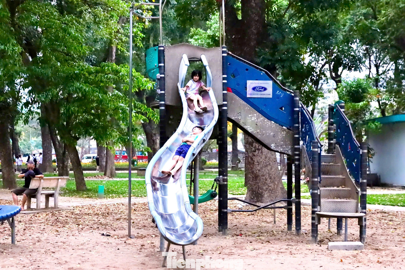 Công viên Thống Nhất cũng là địa điểm lý tưởng để vui chơi, giải trí, thể dục, thể thao… của người dân Thủ đô.