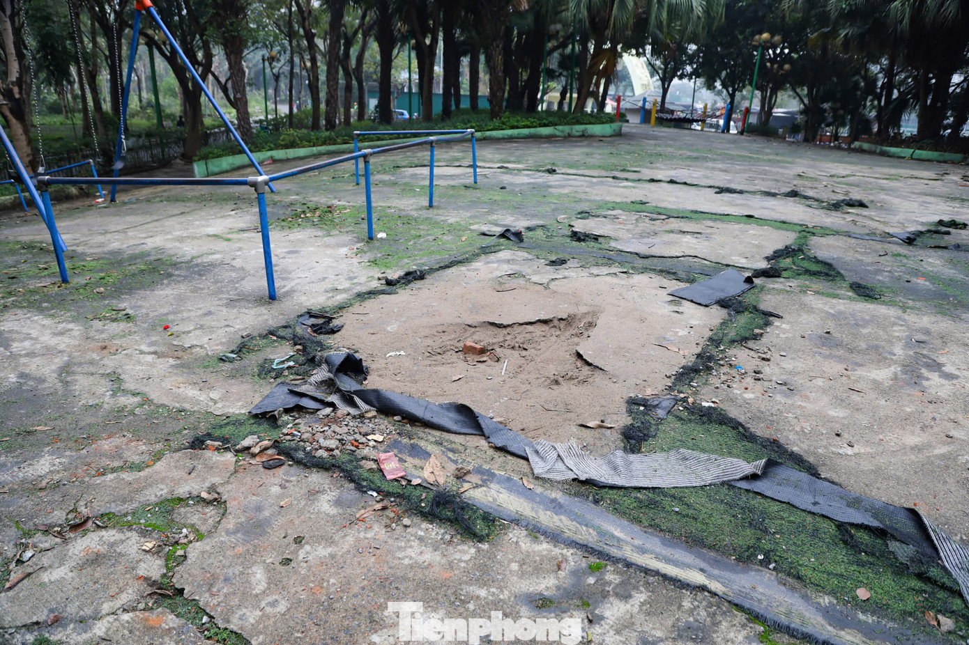 Khu vực vui chơi trẻ em và thiết bị tập thể thao được lắp đặt trước đó đã xuống cấp theo thời gian, được kiểm tra kỹ lưỡng và đưa ra phương án sửa chữa.