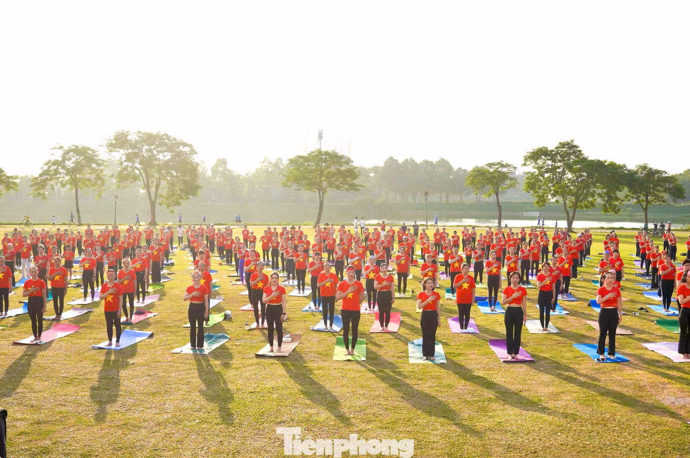 Sáng 15/6/2025 tại Công viên Yên Sở, quận Hoàng Mai, Hà Nội đã diễn ra sự kiện yoga lớn nhất trong năm tại Thủ đô: Festival chào mừng ngày Quốc tế Yoga 21/6 do Liên đoàn Yoga TP Hà Nội tổ chức.