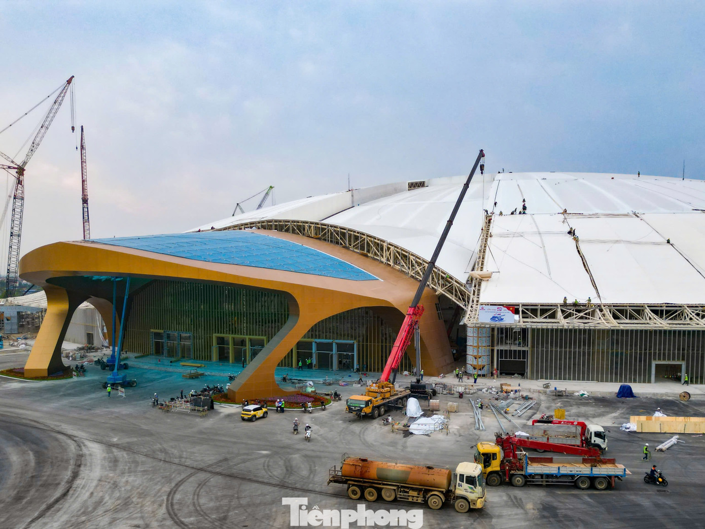 Công trình có sảnh chính hơn 7.000m2, mái vòm cao 56,26m, đường kính ngoài chừng 360m. Thời điểm hiện tại, nhiều hạng mục của dự án đang bước vào giai đoạn hoàn thiện.