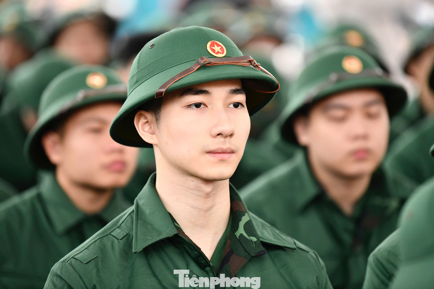 Tỉ lệ công dân có trình độ đại học, cao đẳng nhập ngũ đạt 46,4%, tăng 9,1% so với năm 2024, trong đó, tỉ lệ có trình độ đại học, cao đẳng tham gia nghĩa vụ Công an nhân dân đạt trên 70%. Số công dân tình nguyện viết đơn xung phong lên đường nhập ngũ là 80 đồng chí, nhiều hơn 51% so với năm 2024. Đặc biệt, có tới 8 công dân ưu tú đã được xét, tổ chức kết nạp vào Đảng ngay trước khi lên đường nhập ngũ.