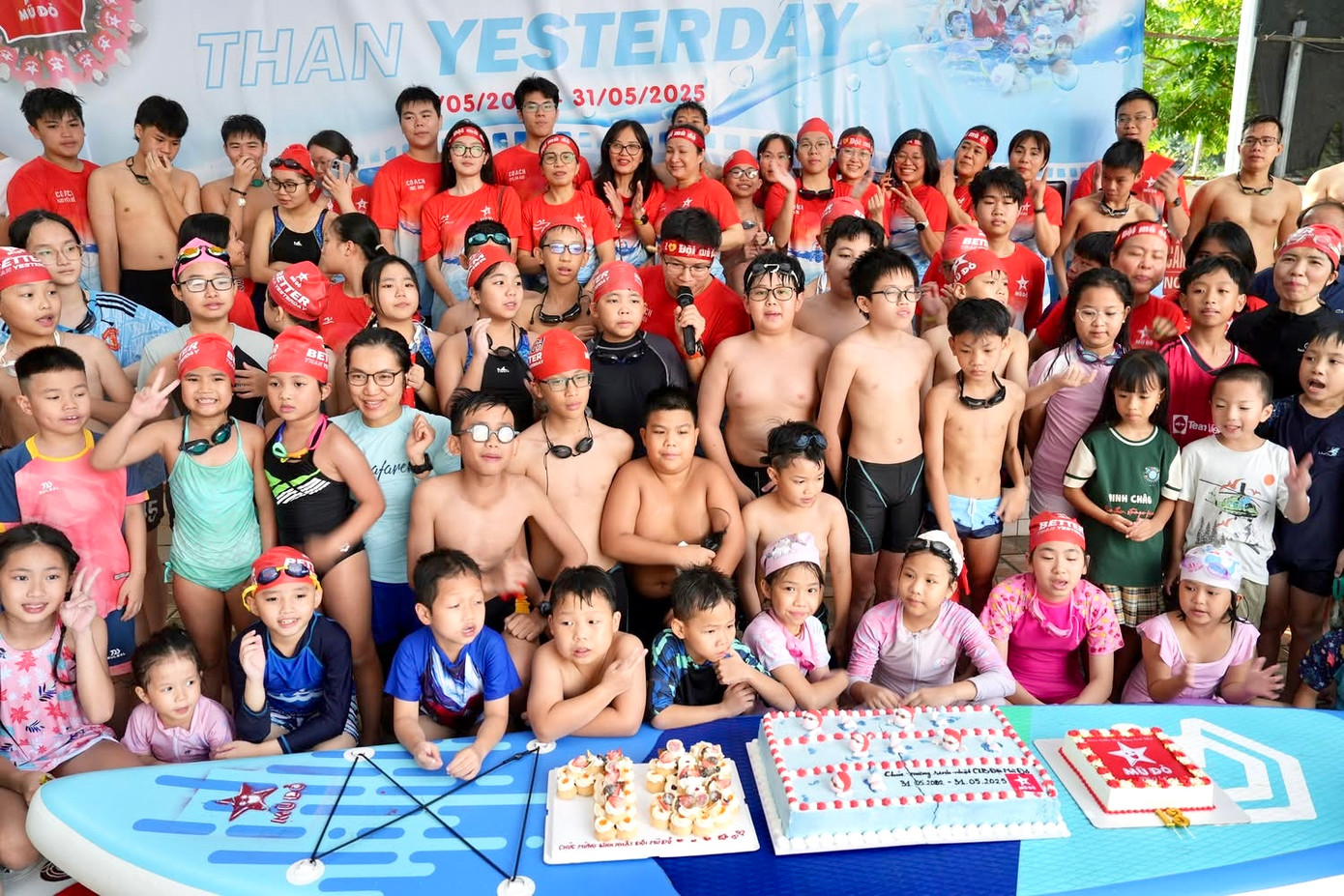 “Với đội bơi Mũ Đỏ, tôi muốn lan toả niềm đam mê bơi lội, khuyến khích thể thao gia đình và giúp tạo dựng sự kiên trì, ý chí vượt qua chính mình và tinh thần không gì là không thể”, anh Nguyễn Văn Thủy chia sẻ.