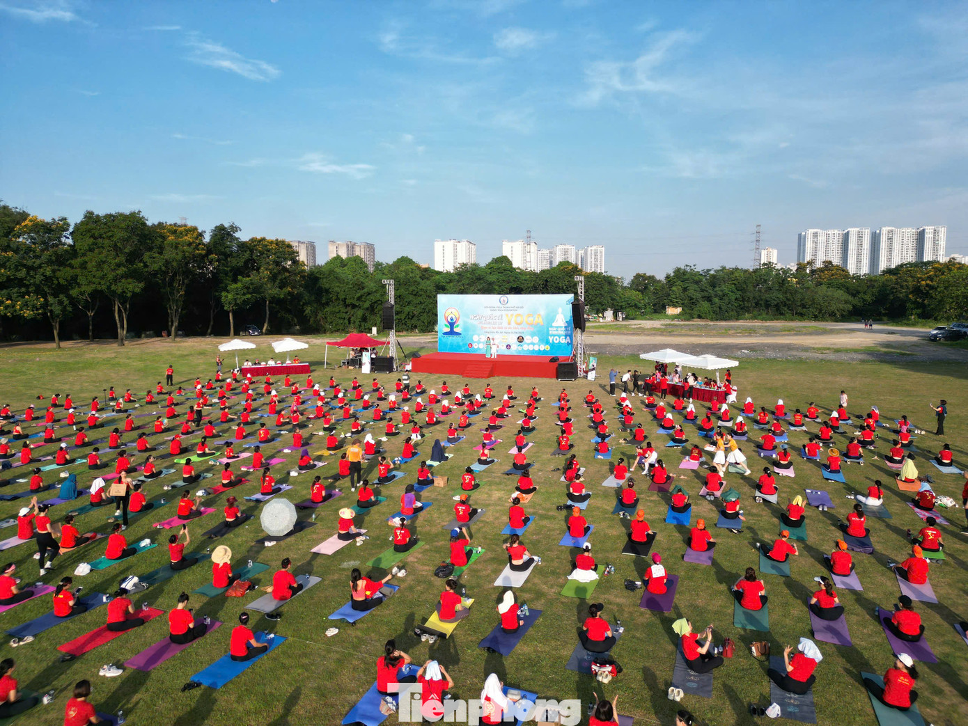 Sáng 15/6/2025 tại Công viên Yên Sở, quận Hoàng Mai, Hà Nội đã diễn ra sự kiện yoga lớn nhất trong năm tại Thủ đô: Festival chào mừng ngày Quốc tế Yoga 21/6 do Liên đoàn Yoga TP Hà Nội tổ chức.