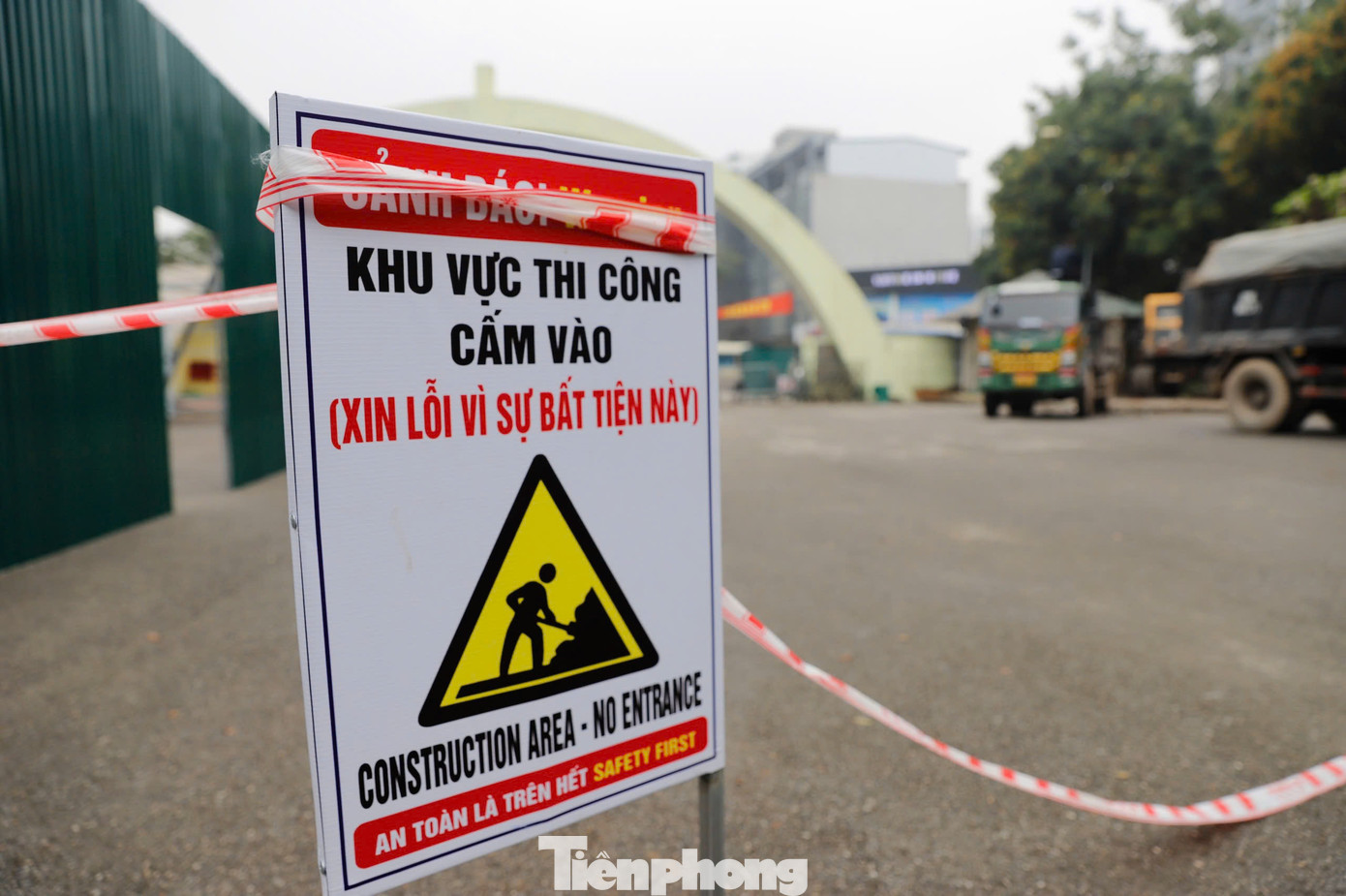 Hiện tại toàn bộ thảm cỏ nhân tạo đã hư hỏng tại khu vực vui chơi trẻ em đã được loại bỏ. Dự án cũng sẽ thay mới và lắp bổ sung các thiết bị vui chơi, thiết bị tập thể dục thể thao ngoài trời đã xuống cấp, hư hỏng.