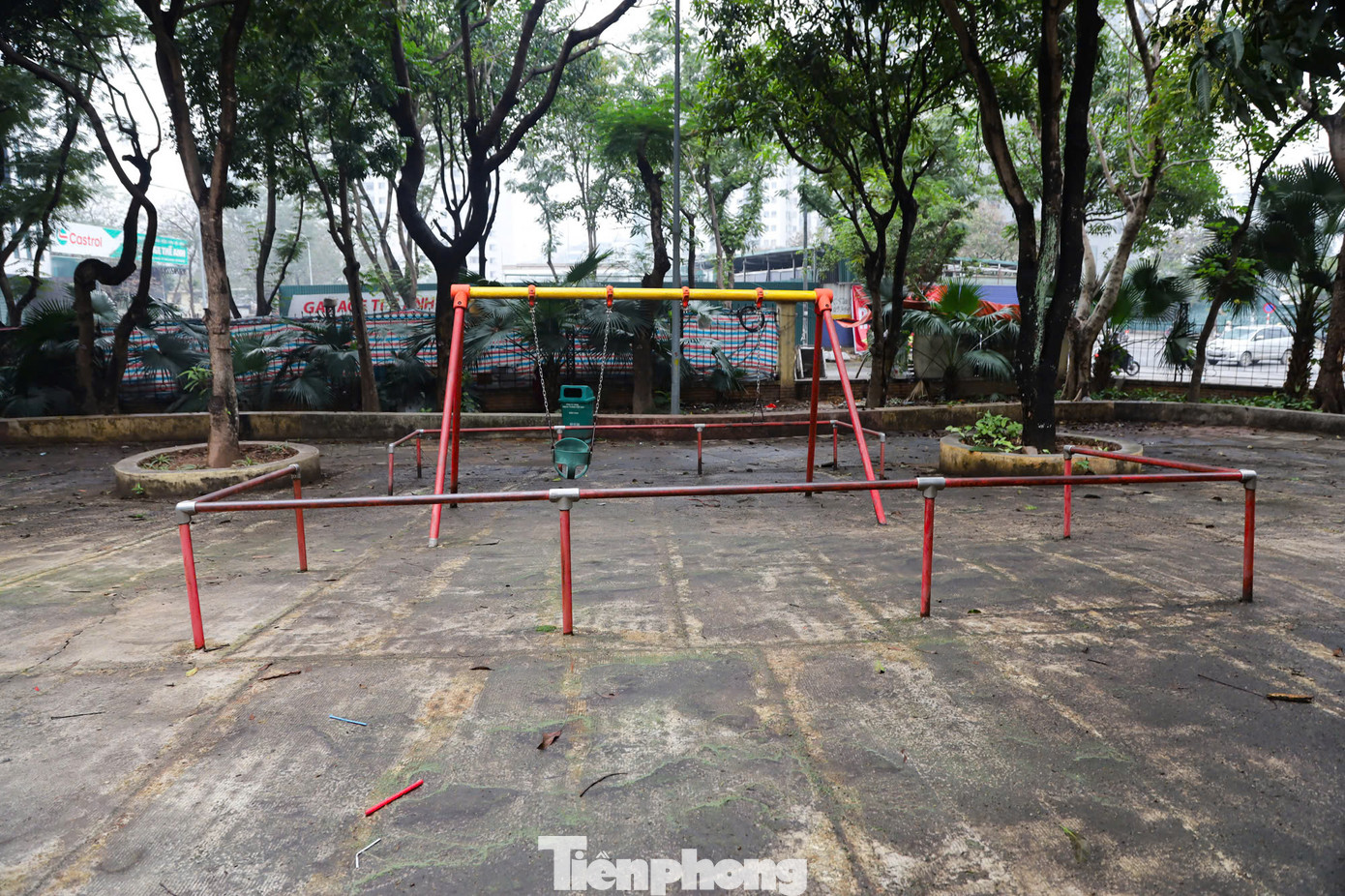 Khu vực vui chơi trẻ em và thiết bị tập thể thao được lắp đặt trước đó đã xuống cấp theo thời gian, được kiểm tra kỹ lưỡng và đưa ra phương án sửa chữa.