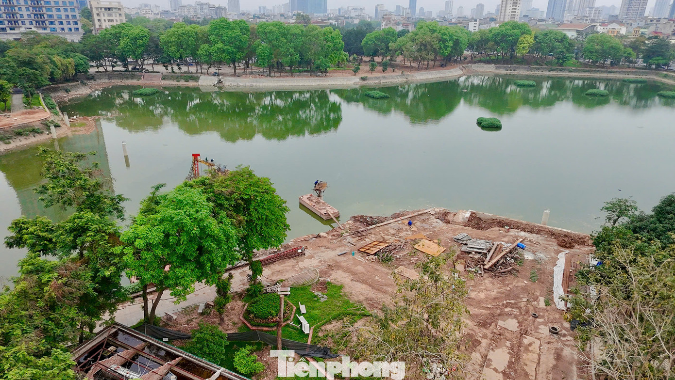 Không chỉ cải tạo, công viên Nghĩa Đô còn có thêm 3 công trình nhà mới với quy mô 1 tầng diện tích lần lượt là 60, 130, 165m2; xây dựng chòi nghỉ diện tích khoảng 30m2 và chiều cao 5,1m. Xây dựng cầu đi bộ qua hồ rộng 3m, dài khoảng 102m kết cấu thép định hình, móng và trụ cầu bằng bê tông cốt thép. Theo kế hoạch, việc cải tạo, nâng cấp sẽ hoàn thành trong năm 2025.