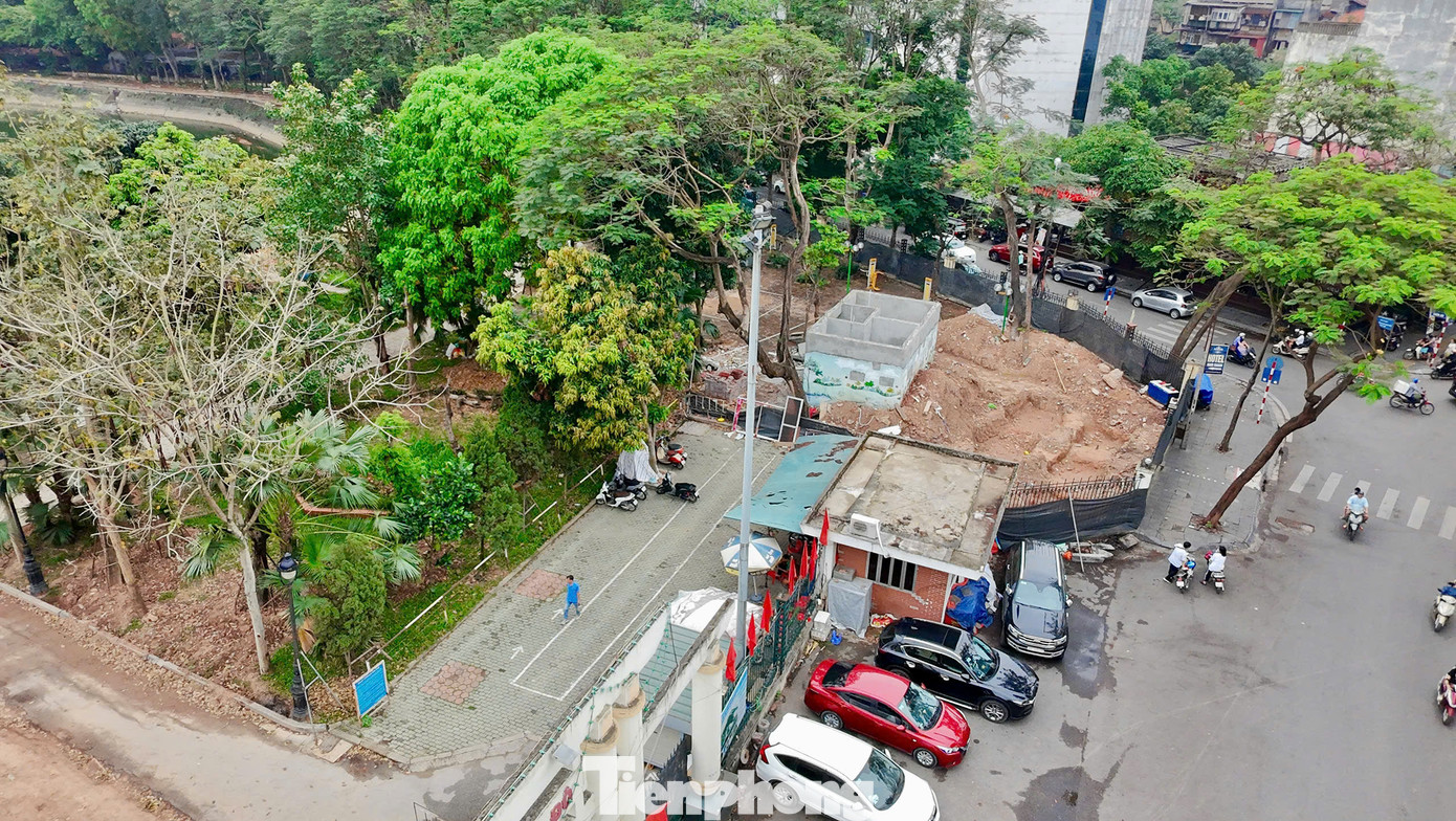 Không chỉ cải tạo, công viên Nghĩa Đô còn có thêm 3 công trình nhà mới với quy mô 1 tầng diện tích lần lượt là 60, 130, 165m2; xây dựng chòi nghỉ diện tích khoảng 30m2 và chiều cao 5,1m. Xây dựng cầu đi bộ qua hồ rộng 3m, dài khoảng 102m kết cấu thép định hình, móng và trụ cầu bằng bê tông cốt thép. Theo kế hoạch, việc cải tạo, nâng cấp sẽ hoàn thành trong năm 2025.