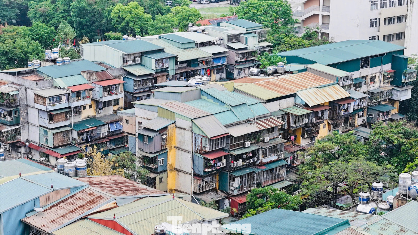 Khu tập thể Nghĩa Tân gồm 23 nhà chung cư, cao từ 3 đến 5 tầng, diện tích trung bình căn hộ 18 – 20m2, xây dựng năm 1987. Khu vực nghiên cứu có ranh giới: Phía Bắc giáp đường Hoàng Quốc Việt, Phía Nam và Đông Nam giáp đường Tô Hiệu, Phía Tây giáp đường Nguyễn Phong Sắc.