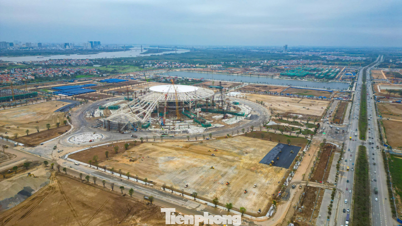 Được khởi công vào ngày 30/8/2024, Trung tâm Hội chợ triển lãm Quốc gia được đánh giá là công trình trọng điểm của Thủ đô Hà Nội. Được khởi công vào ngày 30/8/2024, Trung tâm Hội chợ triển lãm Quốc gia được đánh giá là công trình trọng điểm của Thủ đô Hà Nội.