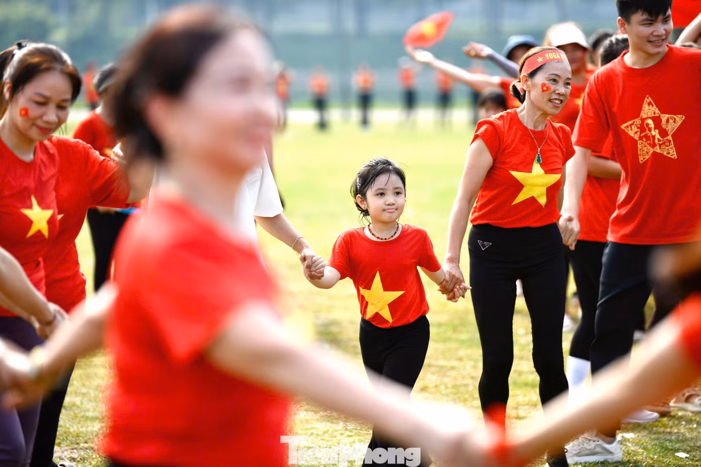 Điểm nhấn của Chương trình Chào mừng Ngày quốc tế yoga năm 2025 tại Công Viên Yên Sở, Hà Nội năm nay là màn Xếp hình Bản Đồ Việt Nam của khoảng 1000 người có mặt trong màu áo cờ đỏ sao vàng, thể hiện tinh thần đoàn kết, tôn vinh bản sắc văn hóa Việt Nam và sự hòa quyện hài hòa giữa Yoga – một di sản văn hóa phi vật thể của thế giới bắt nguồn từ Ấn Độ, với người Việt.