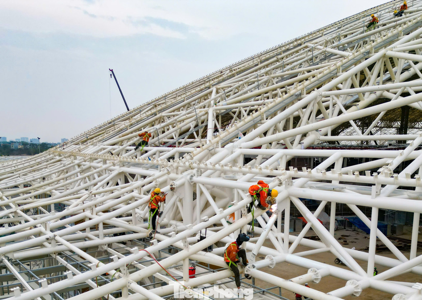 Công trình có sảnh chính hơn 7.000m2, mái vòm cao 56,26m, đường kính ngoài chừng 360m. Thời điểm hiện tại, nhiều hạng mục của dự án đang bước vào giai đoạn hoàn thiện.