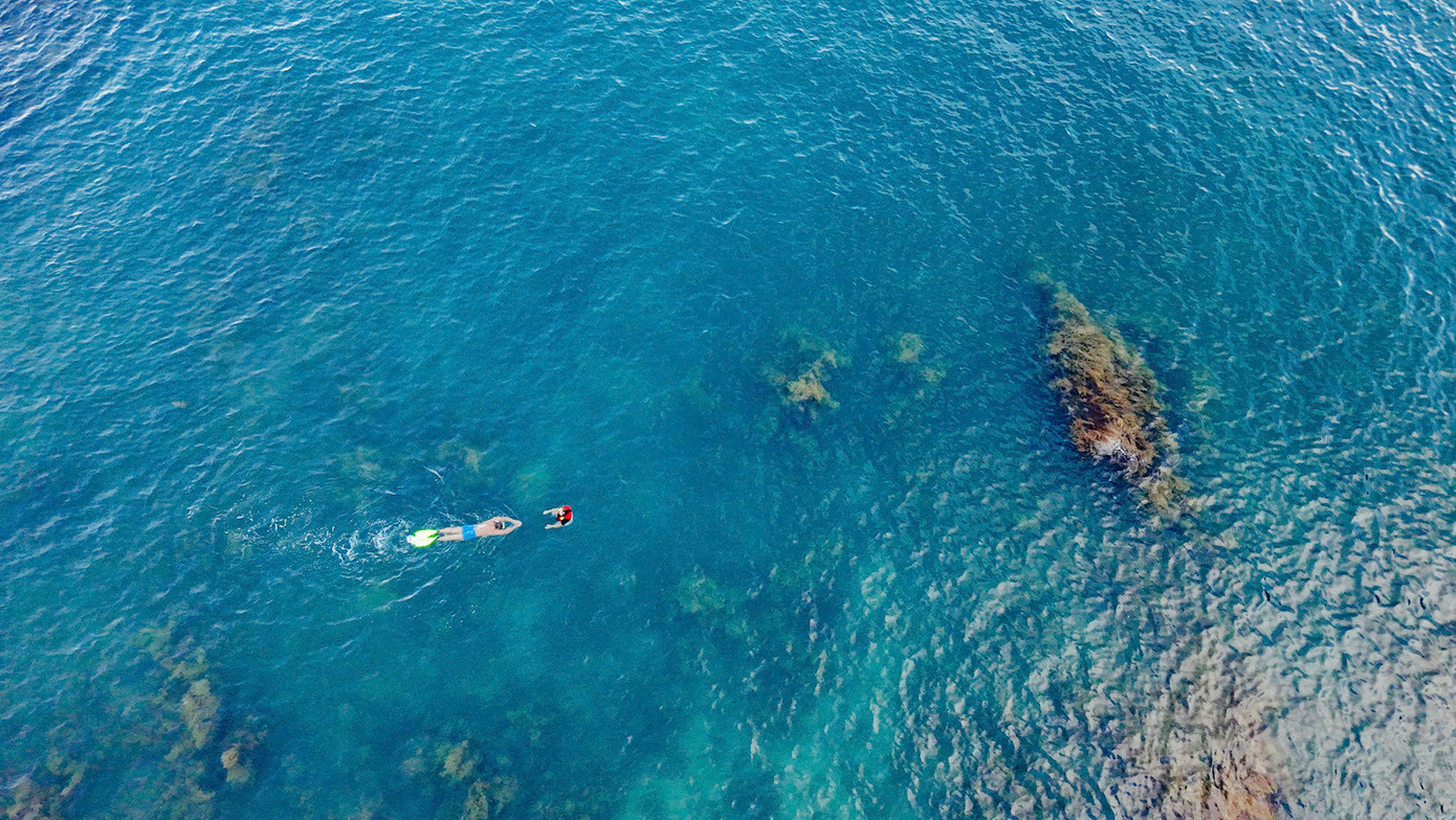 Ghềnh Bàng nổi bật với những mỏm đá tự nhiên, nước biển trong vắt và rạn san hô ngay gần bờ, là điểm đến lý tưởng cho du khách yêu thích phượt, lặn biển và cắm trại giữa thiên nhiên. Thích hợp cho hành trình khám phá trong ngày hoặc nghỉ ngơi cuối tuần. Ghềnh Bàng nổi bật với những mỏm đá tự nhiên, nước biển trong vắt và rạn san hô ngay gần bờ, là điểm đến lý tưởng cho du khách yêu thích phượt, lặn biển và cắm trại giữa thiên nhiên. Thích hợp cho hành trình khám phá trong ngày hoặc nghỉ ngơi cuối tuần.