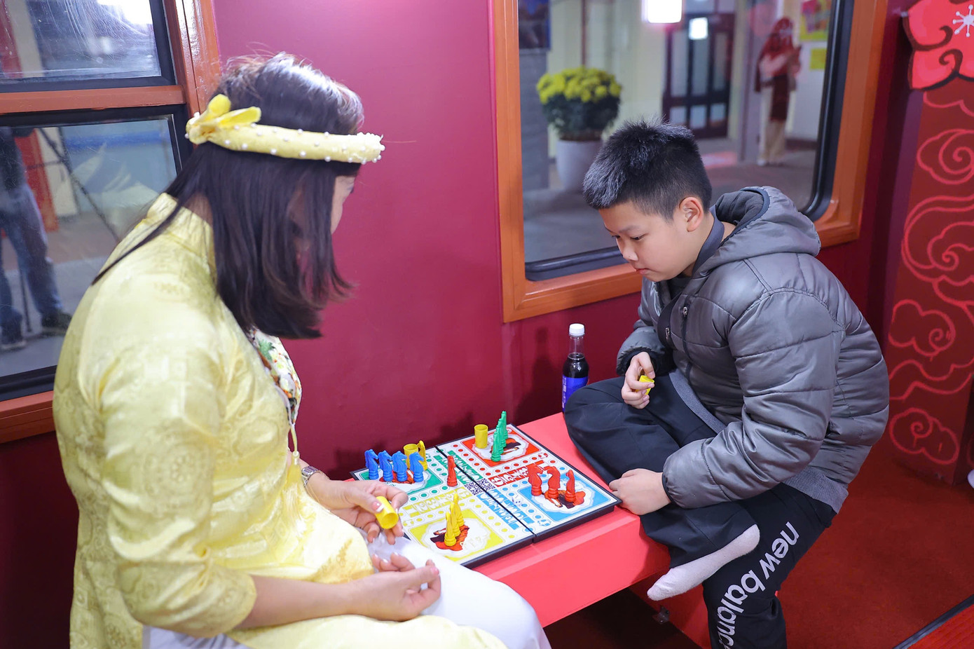 Hành khách đi trên chuyến tàu này sẽ được tham gia nhiều trải nghiệm thú vị, hấp dẫn trên suốt hành trình như count down; chương trình “Bốc thăm trúng thưởng” đầu năm, với nhiều giải thưởng. Hành khách đi trên chuyến tàu này sẽ được tham gia nhiều trải nghiệm thú vị, hấp dẫn trên suốt hành trình như count down; chương trình “Bốc thăm trúng thưởng” đầu năm, với nhiều giải thưởng.