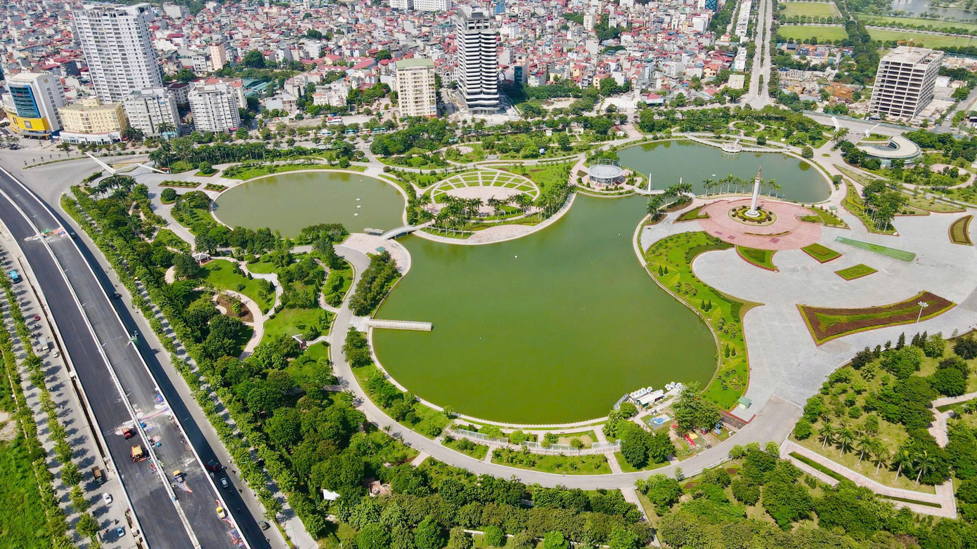 Diện tích công viên Hòa Bình khoảng hơn 20ha, chính thức đi vào hoạt động từ tháng 10 năm 2010. Công viên mở cửa tham quan miễn phí, chia làm nhiều khu vực để mọi người đến tham quan, vui chơi. Diện tích công viên Hòa Bình khoảng hơn 20ha, chính thức đi vào hoạt động từ tháng 10 năm 2010. Công viên mở cửa tham quan miễn phí, chia làm nhiều khu vực để mọi người đến tham quan, vui chơi.