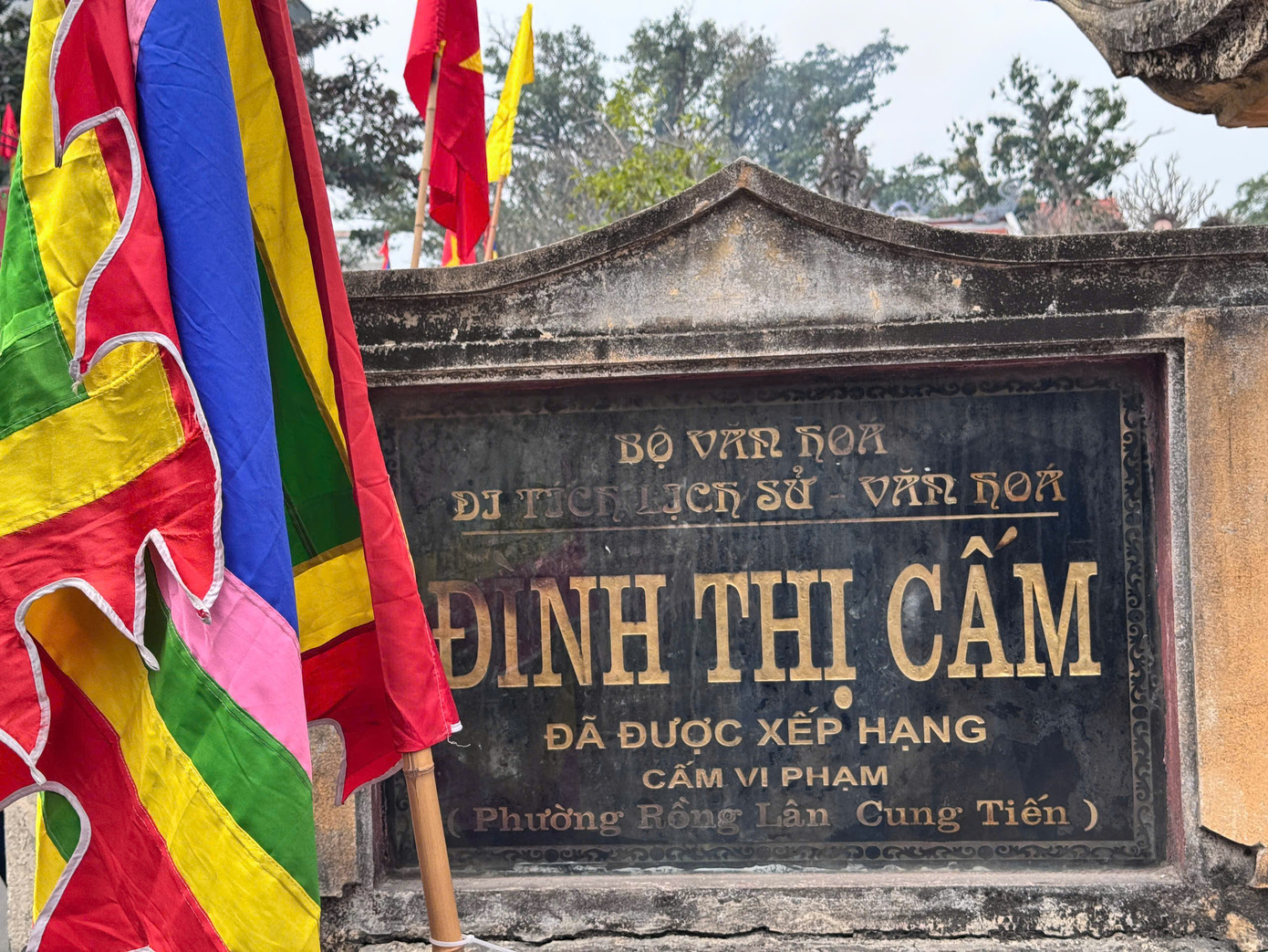 Sáng 5/2 (mùng 8 tháng Giêng), người dân làng Thị Cấm (Xuân Phương, Nam Từ Liêm, Hà Nội) lại tấp nập rủ nhau đến chật kín sân đình xem hội thi nấu cơm làng Thị Cấm. Làng Thị Cấm (nay thuộc phường Xuân Phương, quận Nam Từ Liêm, Hà Nội) có hội thi nấu cơm nhằm tri ân tướng quân Phan Tây Nhạc, một vị tướng từ thời Hùng Vương có công giúp nước. Sáng 5/2 (mùng 8 tháng Giêng), người dân làng Thị Cấm (Xuân Phương, Nam Từ Liêm, Hà Nội) lại tấp nập rủ nhau đến chật kín sân đình xem hội thi nấu cơm làng Thị Cấm. Làng Thị Cấm (nay thuộc phường Xuân Phương, quận Nam Từ Liêm, Hà Nội) có hội thi nấu cơm nhằm tri ân tướng quân Phan Tây Nhạc, một vị tướng từ thời Hùng Vương có công giúp nước.