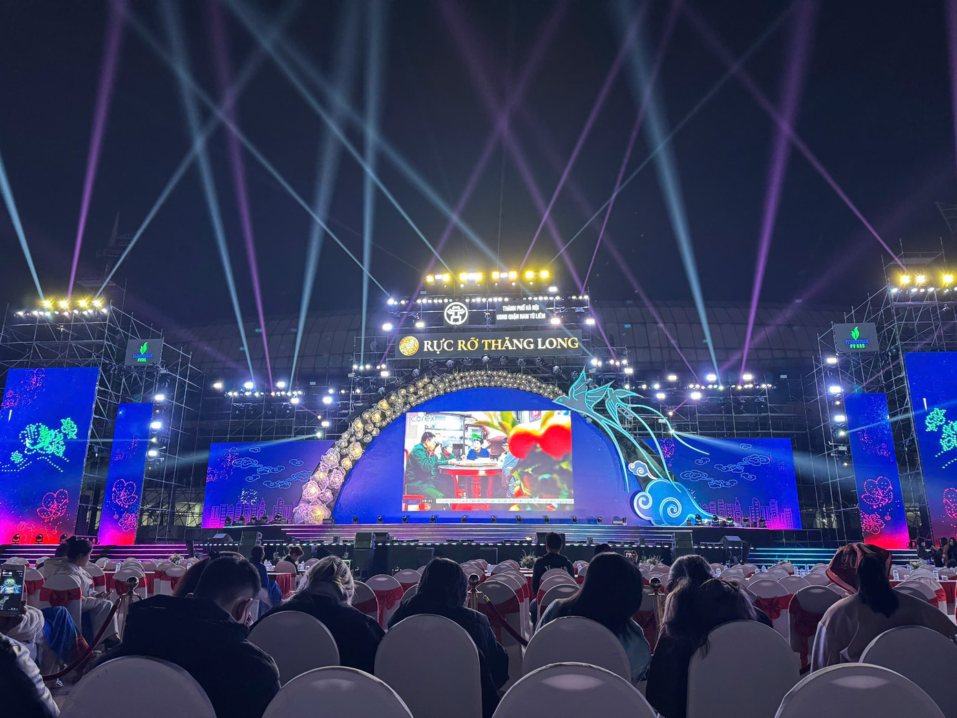 Pháo hoa rực sáng đón năm mới Ất Tỵ an lành, thịnh vượng ảnh 47 Pháo hoa rực sáng đón năm mới Ất Tỵ an lành, thịnh vượng ảnh 47