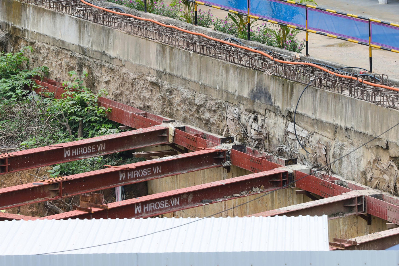 Dự án gồm 1 tháp khách sạn cao 19 tầng nổi và 2 tầng hầm với 350 phòng, 1 khối văn phòng cao 21 tầng nổi và 2 tầng hầm.