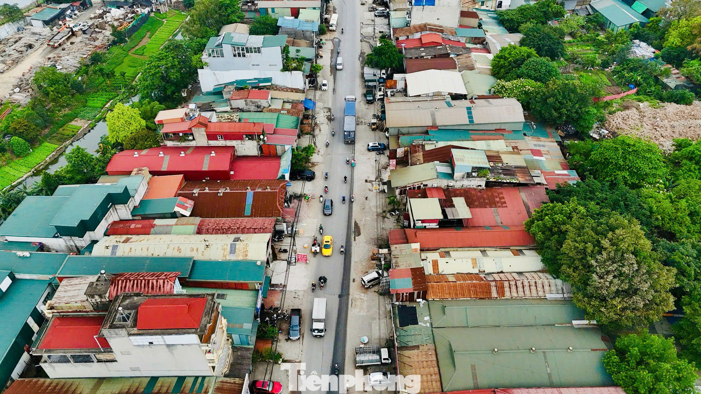 Tháng 7/2024, quận Hoàng Mai bàn giao khoảng 800m mặt bằng sạch cho nhà thầu triển khai thi công dự án. Tuy nhiên, mặt bằng được giao không liền mạch gây nhiều khó khăn cho quá trình triển khai dự án.