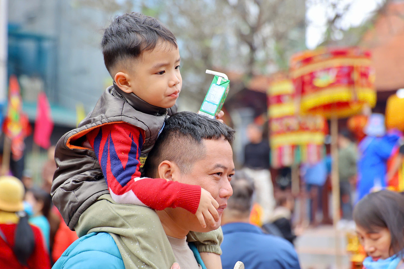 Cuộc thi thu hút rất đông người dân đến xem, cổ vũ 4 đội thi đấu. Cuộc thi thu hút rất đông người dân đến xem, cổ vũ 4 đội thi đấu.