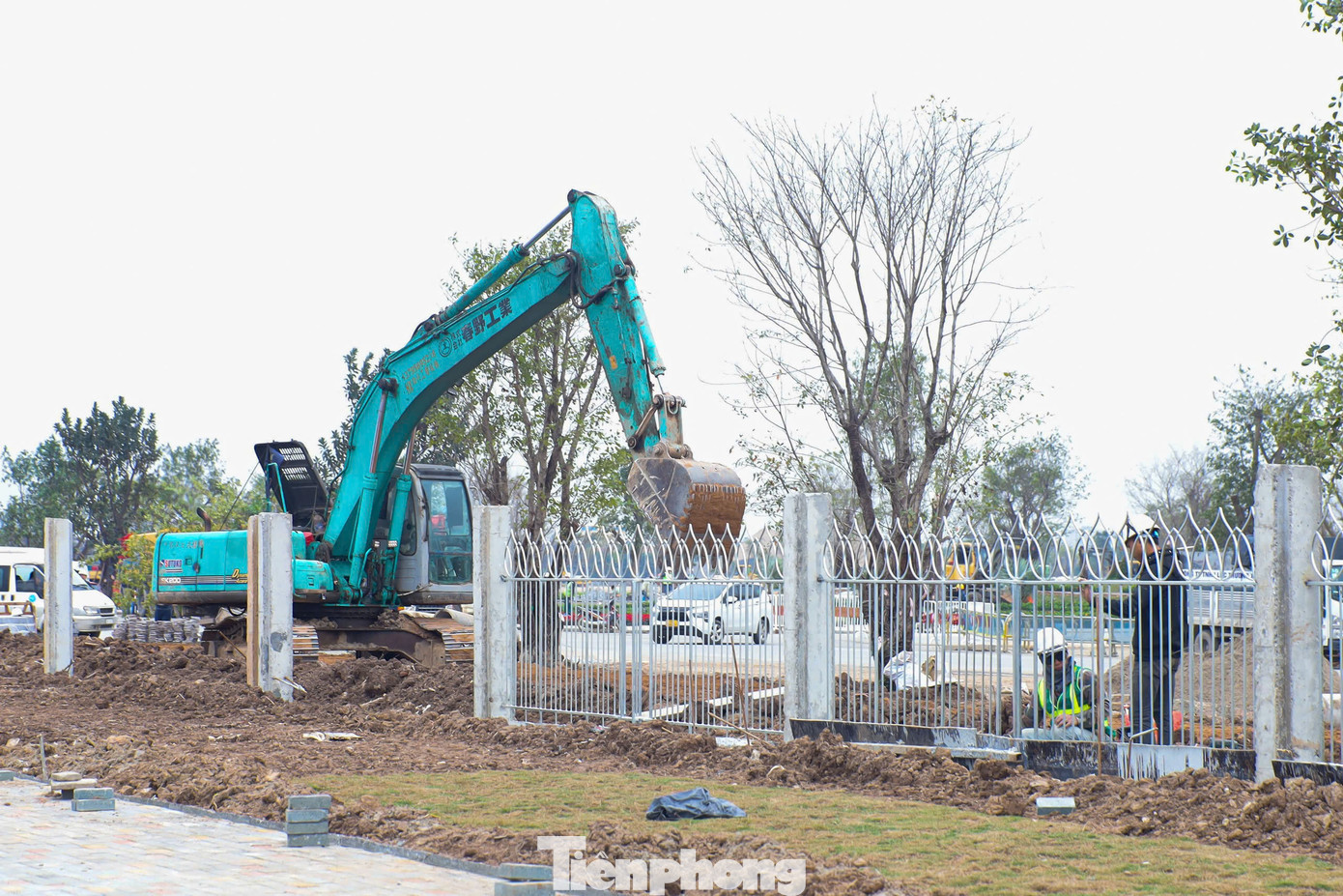 Thời điểm hiện tại, đơn vị thi công đang tích cực triển khai đồng đều các hạng mục của dự án. Thời điểm hiện tại, đơn vị thi công đang tích cực triển khai đồng đều các hạng mục của dự án.