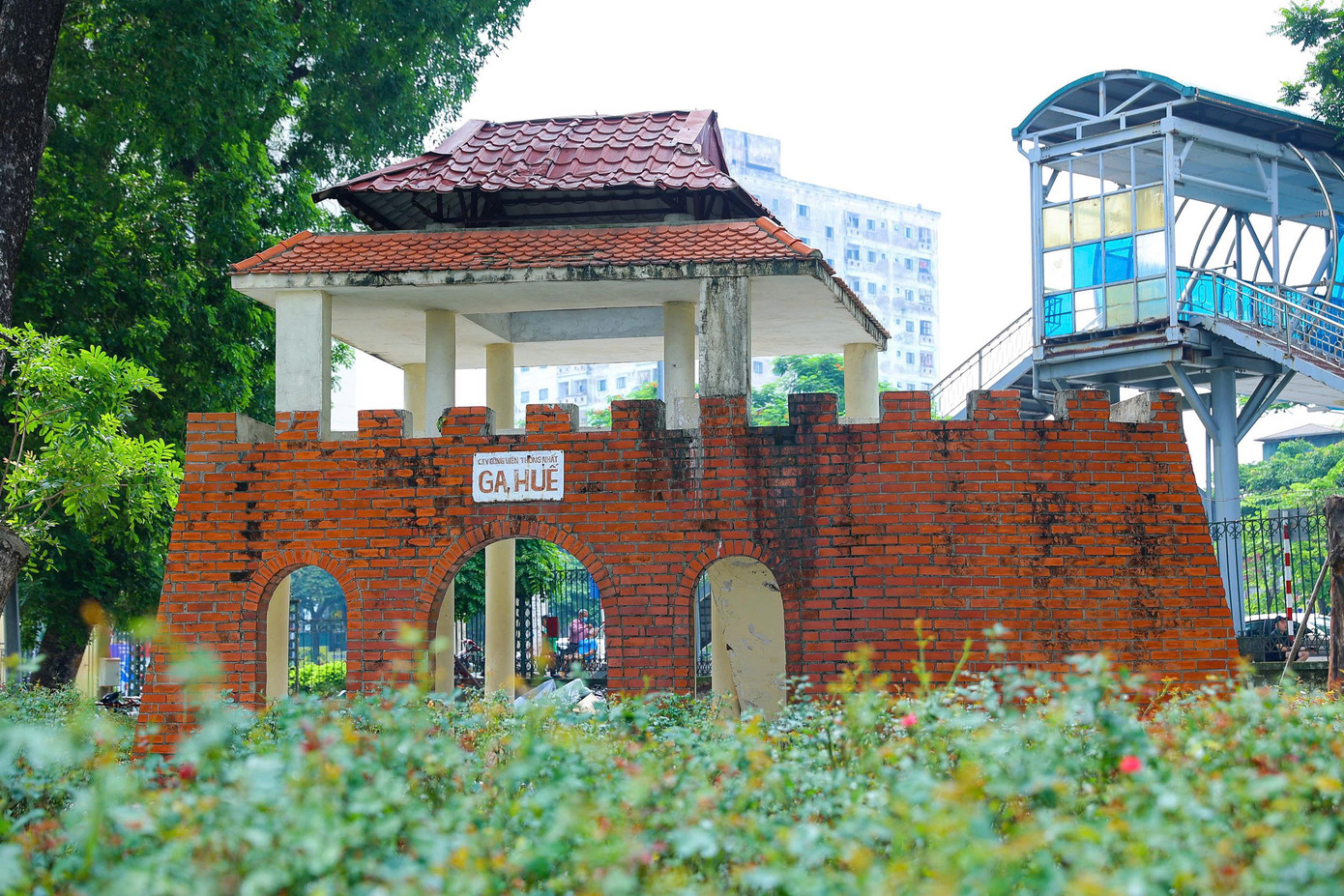 Hệ thống cây xanh được bổ sung và chăm sóc kỹ lưỡng giúp giữ được cảm giác trong lành, dịu mát trong mỗi bước chân.