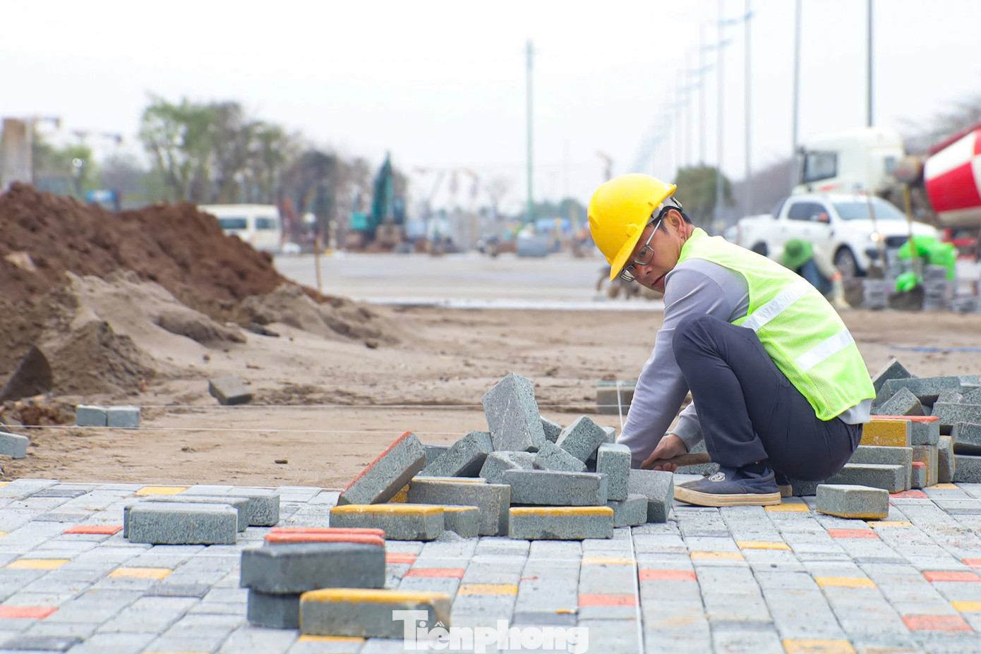 Thời điểm hiện tại, đơn vị thi công đang tích cực triển khai đồng đều các hạng mục của dự án. Thời điểm hiện tại, đơn vị thi công đang tích cực triển khai đồng đều các hạng mục của dự án.
