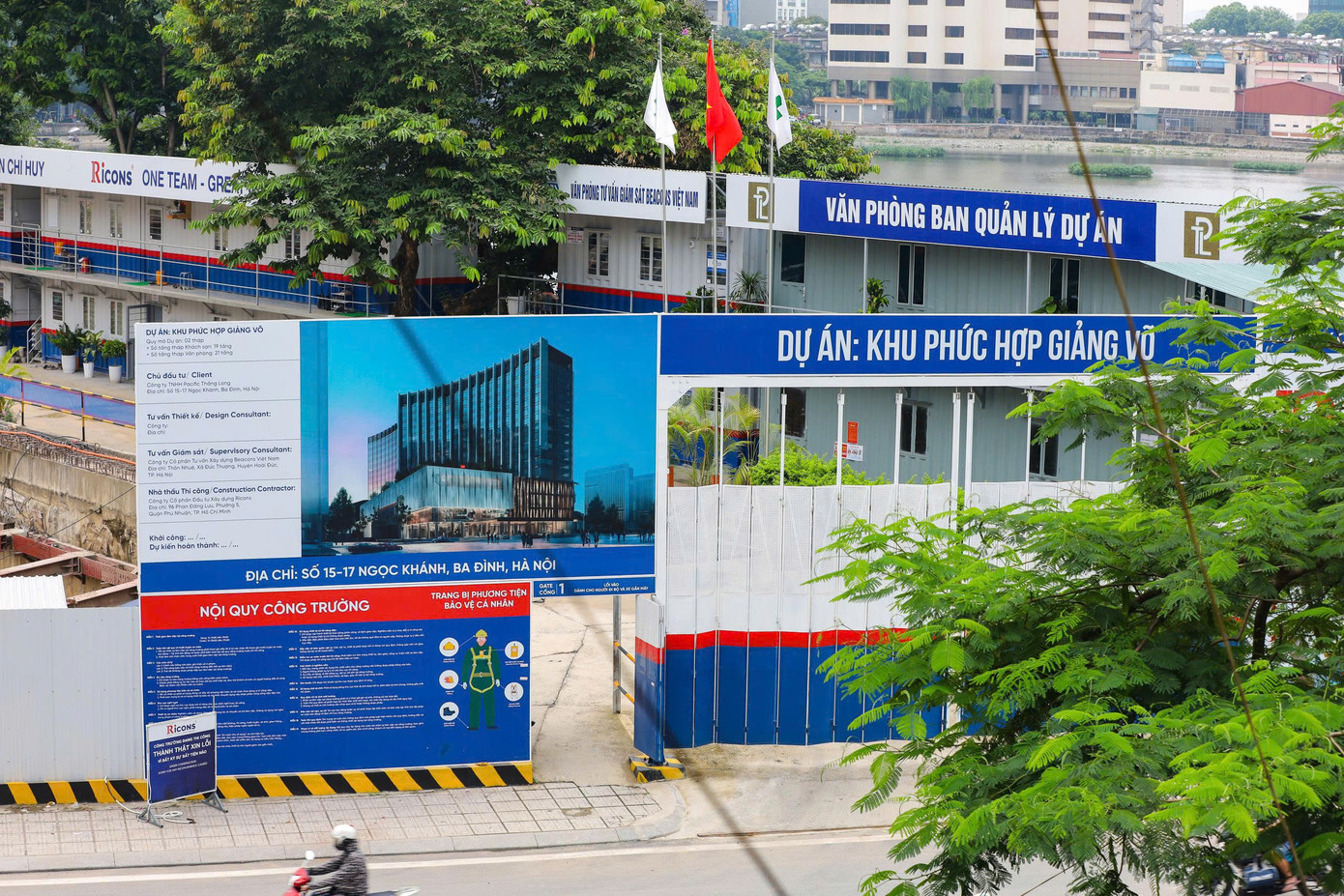 Năm 2009, UBND thành phố Hà Nội đã giao 12.066m2 đất ven hồ Giảng Võ thuộc phường Giảng Võ (trước là phường Giảng Võ, quận Ba Đình, thành phố Hà Nội) cho Công ty TNHH Pacific Thăng Long (liên doanh giữa Thăng Long GTC và Janakpur Limited) thuê để thực hiện dự án khu phức hợp Giảng Võ. Theo đó, khu phức hợp Giảng Võ được tích hợp đa chức năng gồm khách sạn cao cấp, văn phòng hạng A, dịch vụ thương mại. Tuy nhiên, sau nhiều năm không triển khai, dự án bị đình trệ và chỉ được gia hạn tiến độ thực hiện đến quý IV năm 2022.