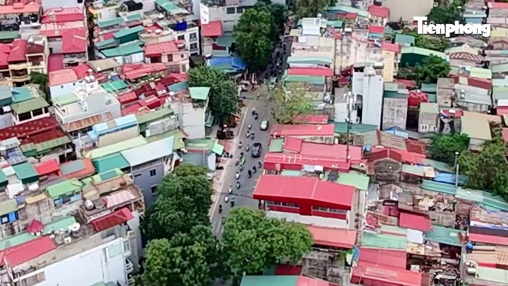 Mức đầu tư giai đoạn 1 dự án Vành đai 1 đoạn Hoàng Cầu - Voi Phục là hơn 7.211 tỷ đồng. Trong đó, chi phí xây dựng 627 tỷ đồng; GPMB hơn 5.818 tỷ đồng và một số chi phí khác từ nguồn ngân sách thành phố.