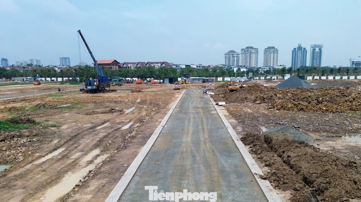 Hạ tầng khu vực ngày càng hoàn thiện với trục đường Võ Chí Công - cầu Nhật Tân giúp kết nối nhanh tới sân bay Nội Bài. Ngoài ra tuyến Tây Thăng Long và các tuyến metro trong tương lai sẽ mở rộng khả năng liên kết vùng. Hạ tầng khu vực ngày càng hoàn thiện với trục đường Võ Chí Công - cầu Nhật Tân giúp kết nối nhanh tới sân bay Nội Bài. Ngoài ra tuyến Tây Thăng Long và các tuyến metro trong tương lai sẽ mở rộng khả năng liên kết vùng.