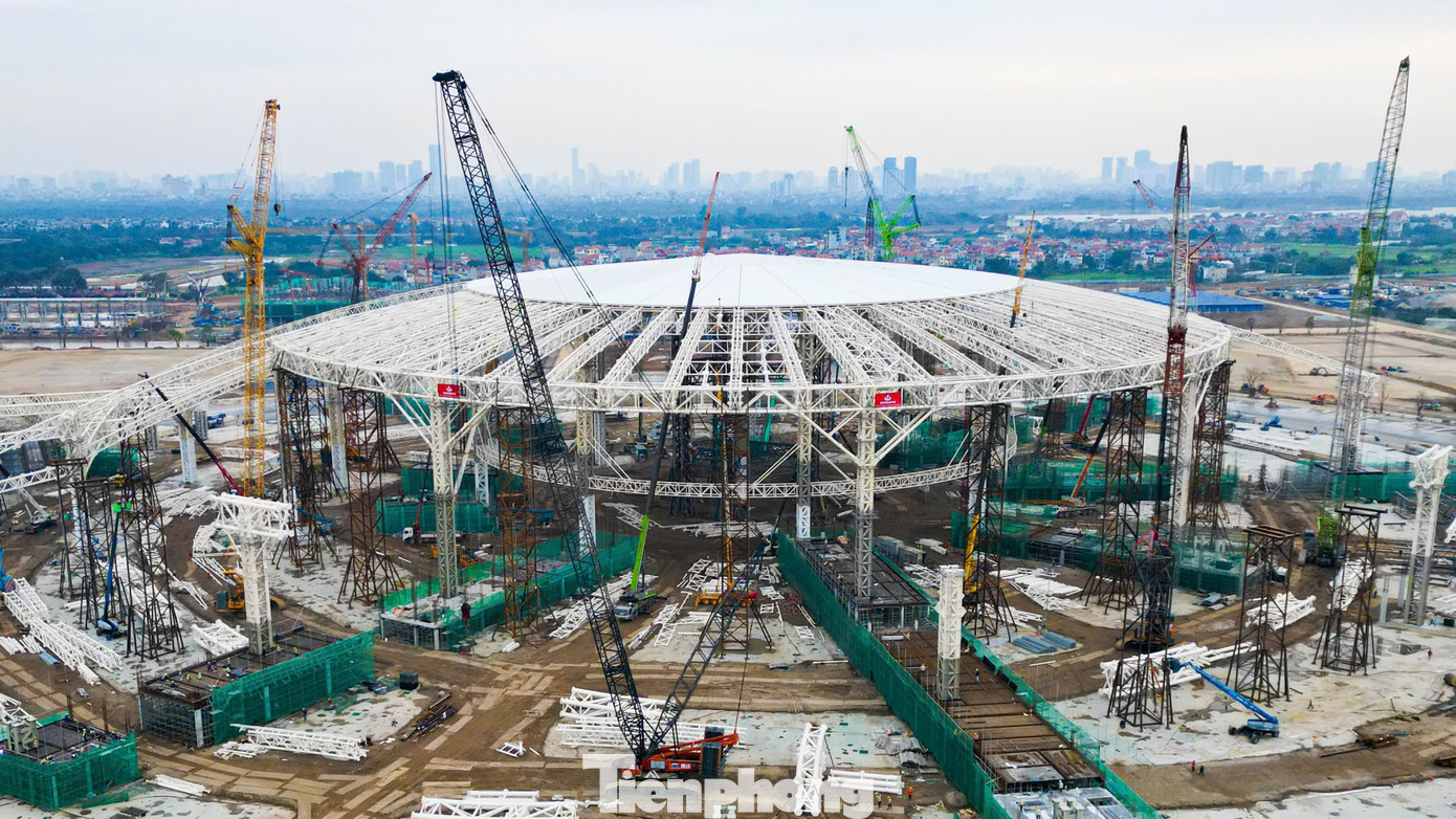 Khu triển lãm trong nhà nổi bật với thiết kế lấy cảm hứng từ Thần Kim Quy - vị thần gắn liền với truyền thuyết xây thành Cổ Loa. Hiện tại máy móc, nhân lực của đơn vị thi công đang tích cực triển khai các hạng mục nền, khối nhà phụ, hàng rào, trồng cây xanh, tiểu cảnh… dự kiến hoàn thành dự án vào tháng 7/2025, nhằm chào mừng kỷ niệm 80 năm Ngày Quốc khánh (2/9/1945 - 2/9/2025). Khu triển lãm trong nhà nổi bật với thiết kế lấy cảm hứng từ Thần Kim Quy - vị thần gắn liền với truyền thuyết xây thành Cổ Loa. Hiện tại máy móc, nhân lực của đơn vị thi công đang tích cực triển khai các hạng mục nền, khối nhà phụ, hàng rào, trồng cây xanh, tiểu cảnh… dự kiến hoàn thành dự án vào tháng 7/2025, nhằm chào mừng kỷ niệm 80 năm Ngày Quốc khánh (2/9/1945 - 2/9/2025).