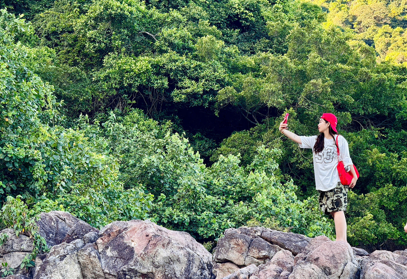 Địa điểm này là nơi được các bạn trẻ yêu thích và dân “phượt” ưa thích vì cảm giác được chinh phục, vượt qua thử thách bản thân và hòa mình với thiên nhiên. Địa điểm này là nơi được các bạn trẻ yêu thích và dân “phượt” ưa thích vì cảm giác được chinh phục, vượt qua thử thách bản thân và hòa mình với thiên nhiên.