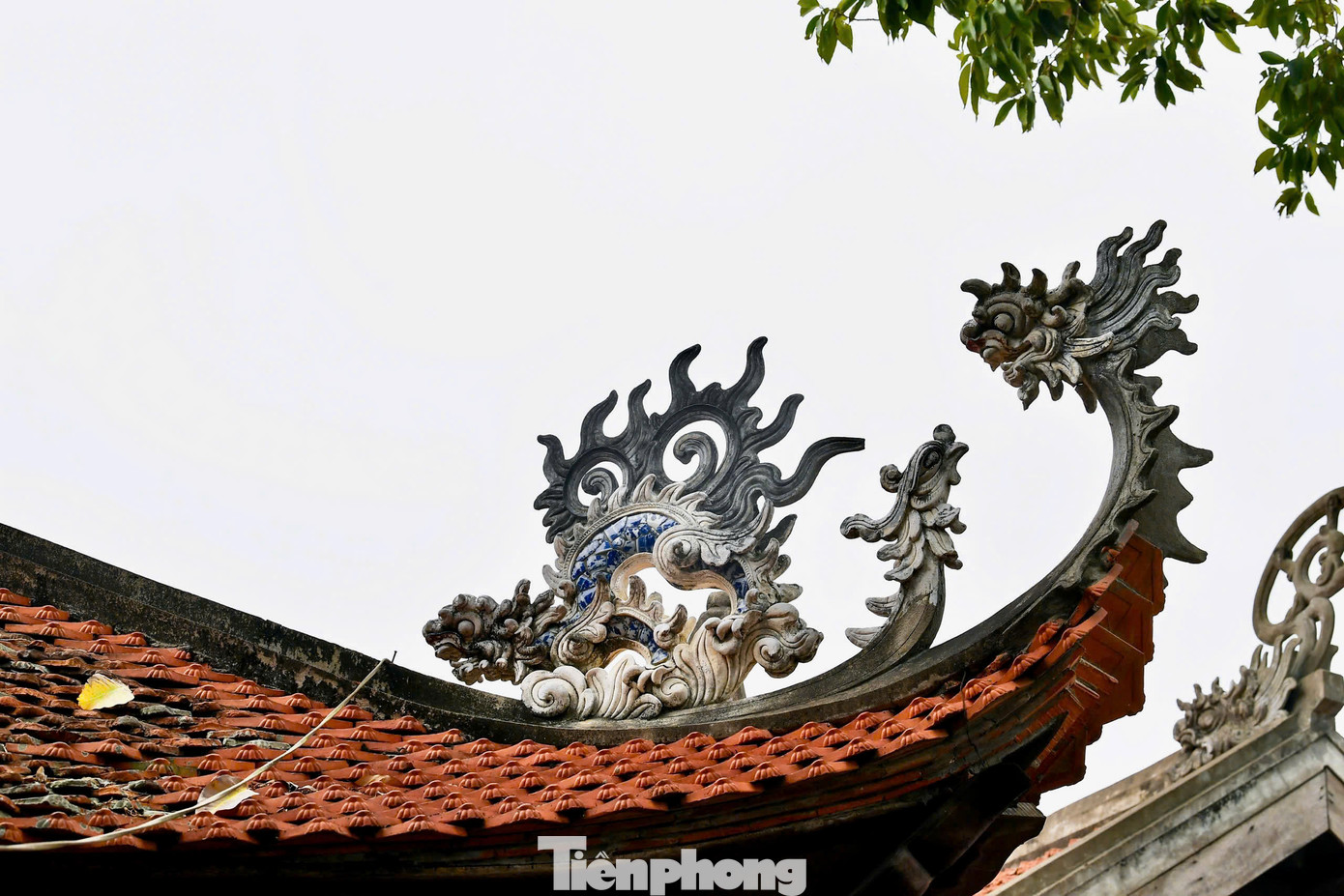 Đình Đại Phùng có từ thời vua Trần Nghệ Tông. Kiến trúc gồm ba hạng mục chính là tiền tế, đại bái và hậu cung. Đầu hồi phía phải có một giếng cổ.