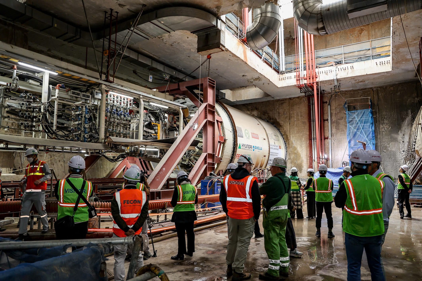 Xuất phát từ ga S9 - Kim Mã vào ngày 30/7/2024, sau nhiều tháng vận hành an toàn, robot đào hầm TBM "Thần tốc" đã hoàn thành công tác khoan và lắp đặt vỏ hầm với chiều dài hơn 1.338m để tới ga S10 - Cát Linh, tuân thủ chặt chẽ các tiêu chuẩn kỹ thuật và môi trường. Máy TBM số 2 đã bắt đầu khởi động từ ga S9 (ga Kim Mã) từ ngày 03/02/2025. Xuất phát từ ga S9 - Kim Mã vào ngày 30/7/2024, sau nhiều tháng vận hành an toàn, robot đào hầm TBM "Thần tốc" đã hoàn thành công tác khoan và lắp đặt vỏ hầm với chiều dài hơn 1.338m để tới ga S10 - Cát Linh, tuân thủ chặt chẽ các tiêu chuẩn kỹ thuật và môi trường. Máy TBM số 2 đã bắt đầu khởi động từ ga S9 (ga Kim Mã) từ ngày 03/02/2025.