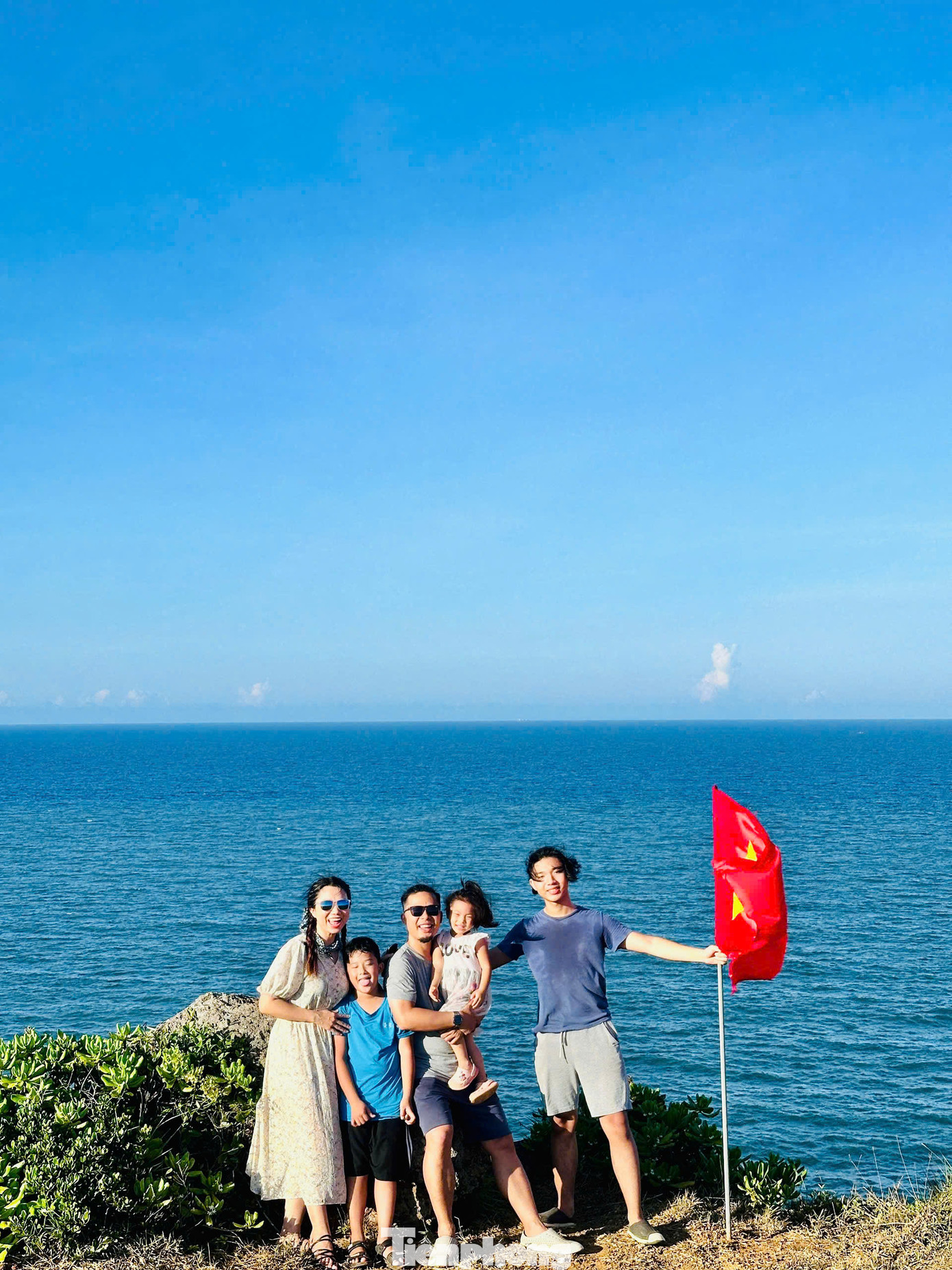 Bàn Than nhanh chóng trở thành địa điểm thu hút du khách đến chụp ảnh check-in, khám phá. Năm 2017, UBND tỉnh Quảng Nam xếp hạng di tích Bàn Than - Hòn Mang - Hòn Dứa là di tích cấp tỉnh.