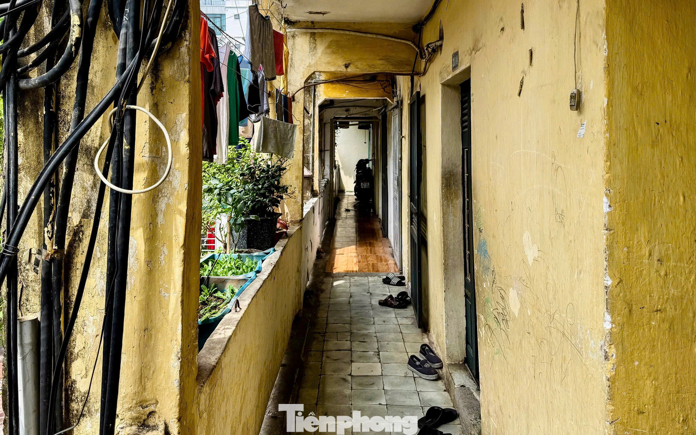 Người dân ở đây khi nghe tin, khu tập thể sắp được tiến hành cải tạo đều rất vui mừng và mong khu nhà được cải tạo sớm để ổn định cuộc sống.