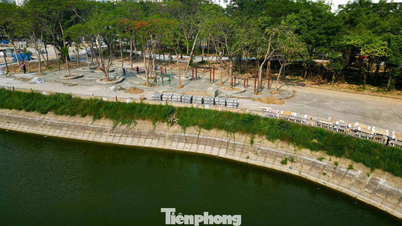 Đầu tháng 5, các đội thi công đã tiến hành lắp ống dẫn điện ngầm, xây dựng nhà điều hành, cải tạo khu vực quảng trường và các công trình phụ trợ.