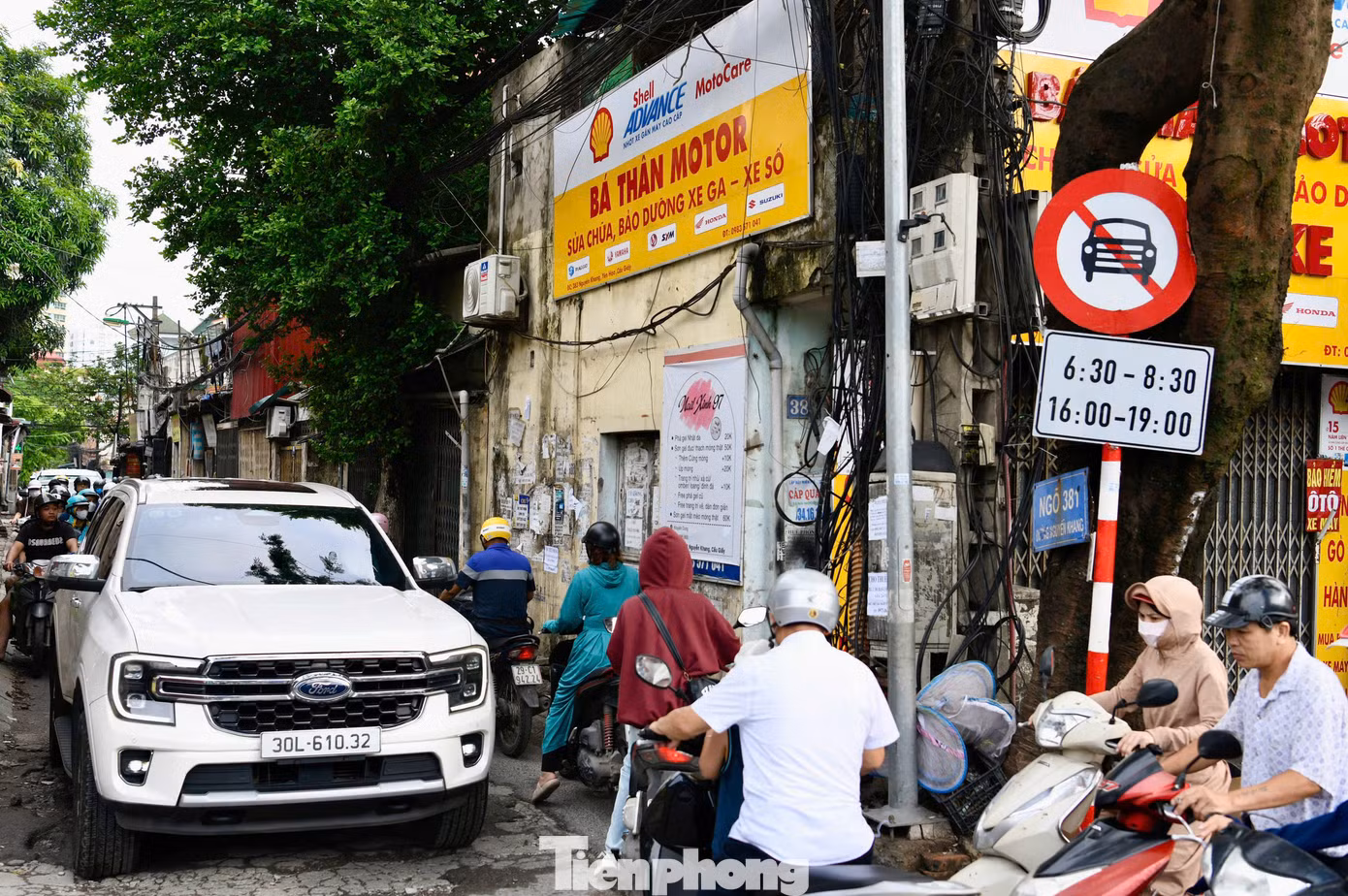 Tuy nhiên sau khi san ủi mở rộng đoạn ngõ nối ra phố Thành Thái vào tháng 6/2024 thì dự án lại tiếp tục "đắp chiếu".