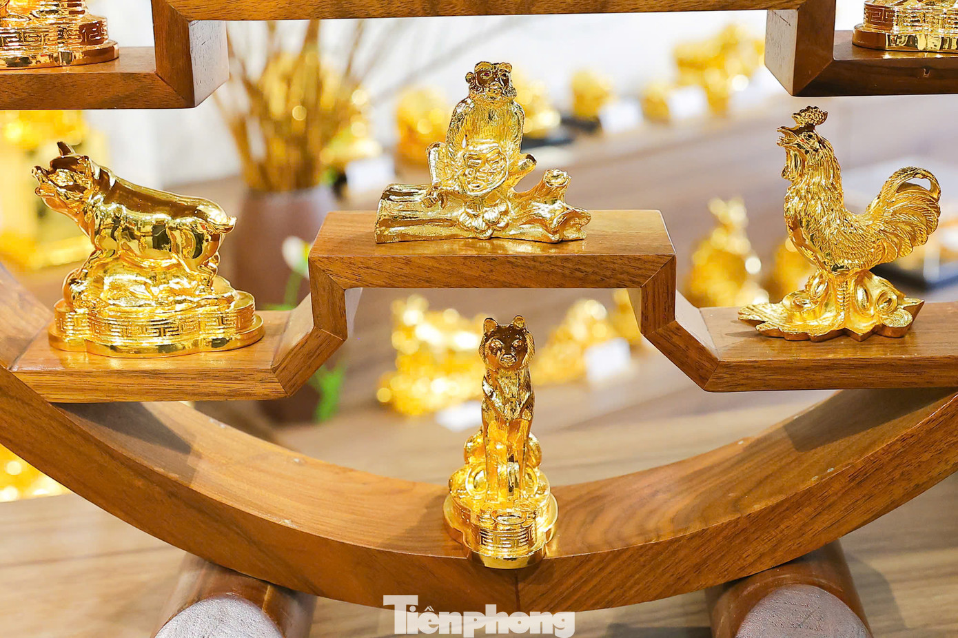 Linh vật mạ vàng có giá từ vài triệu đến hàng chục triệu đồng tùy theo kích thước và độ tinh xảo của sản phẩm.