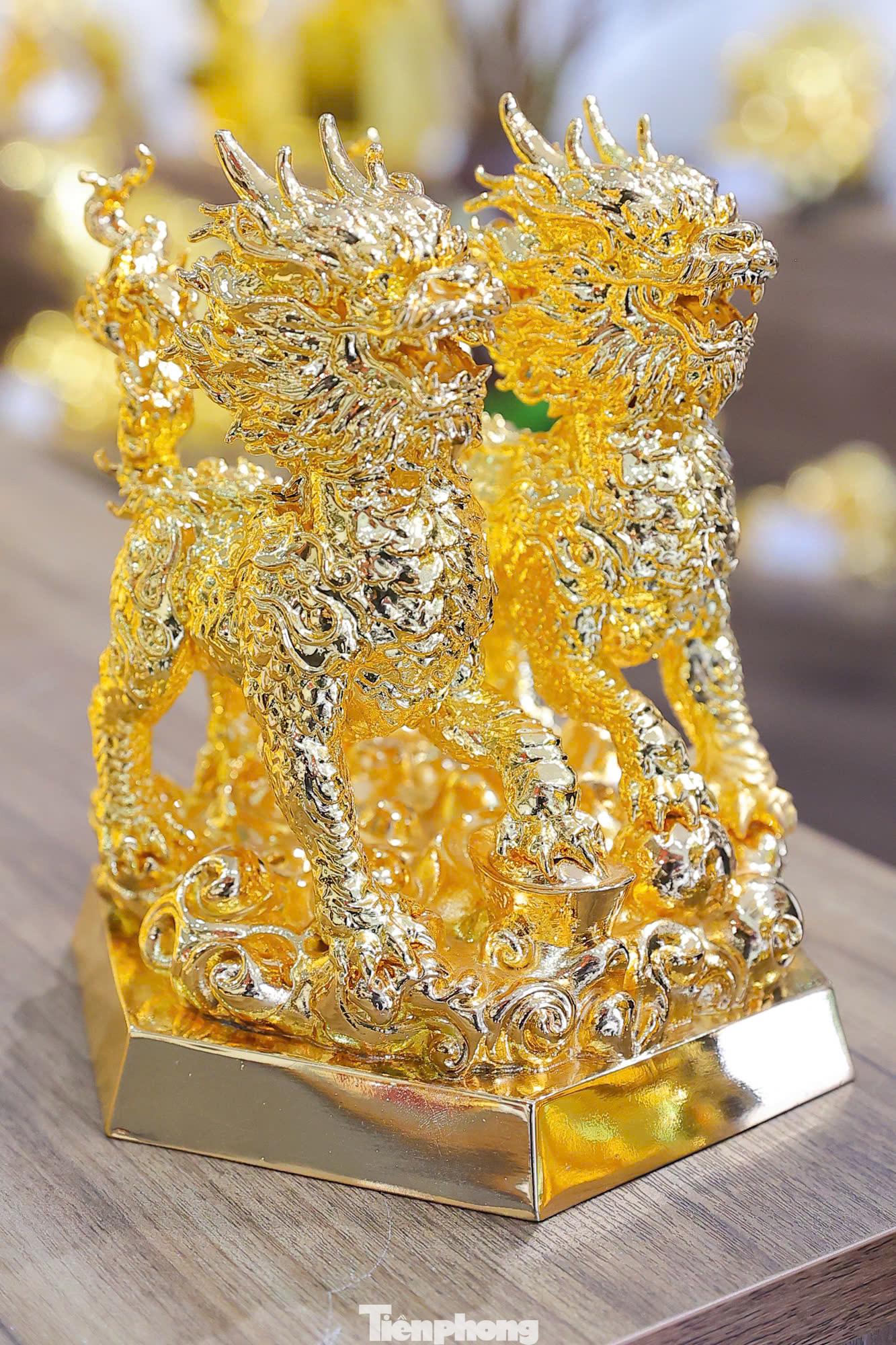 Xu hướng trưng bày, biếu tặng con giáp vào dịp Tết Nguyên đán trở nên thịnh hành hơn bởi nhiều người quan niệm sẽ đem lại may mắn, thịnh vượng cho gia chủ.