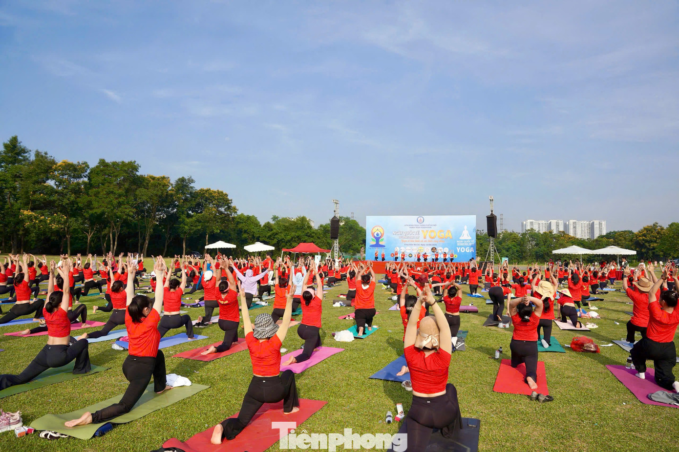 Chủ đề của năm 2025: “Yoga vì Hòa bình và Sức khỏe cộng đồng”. Đây cũng là dịp để người dân thủ đô quảng bá hình ảnh Việt Nam thân thiện, năng động, yêu chuộng hòa bình đến bạn bè thế giới.