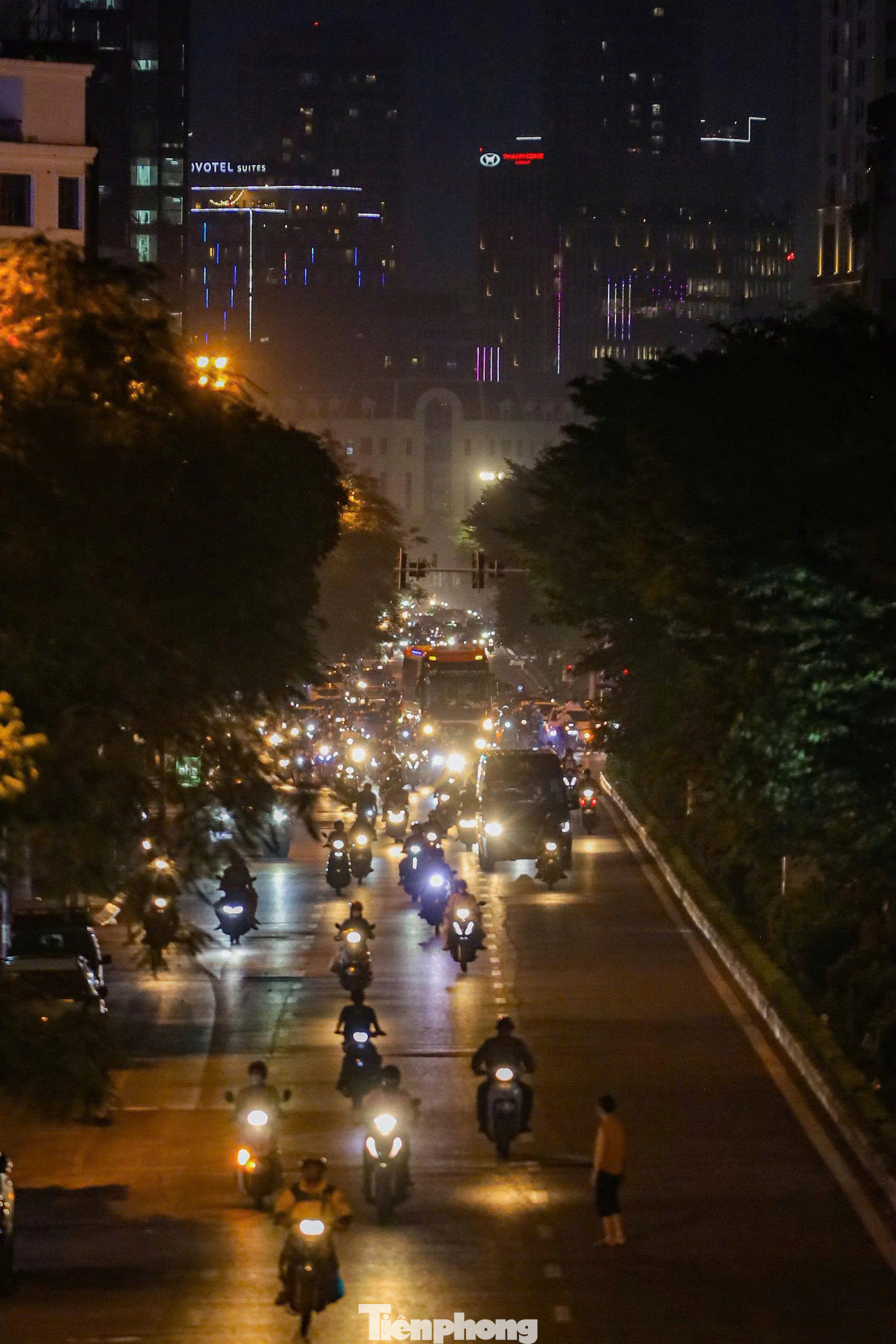 Hà Nội đang thúc đẩy chuyển đổi hạ tầng đô thị thông minh, đây là một trong những nút thắt cần được quan tâm ưu tiên giải quyết sớm.