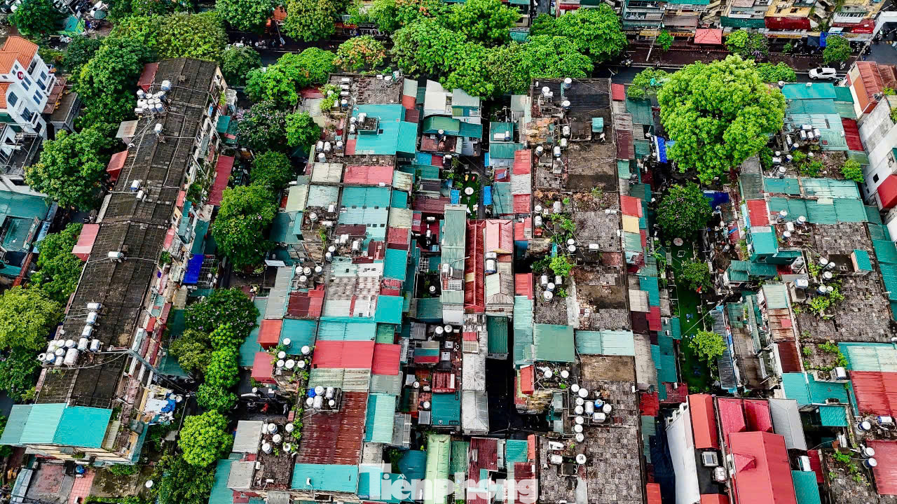 Tập thể Vĩnh Hồ gồm 36 tòa nhà nằm trên hai phường Thịnh Quang (27 tòa) và Trung Liệt (9 tòa) với 1.938 căn hộ, dân số hơn 14.000. Phạm vi nghiên cứu đồ án trên 22 ha, bao gồm cả 1.300 căn hộ liền kề.
