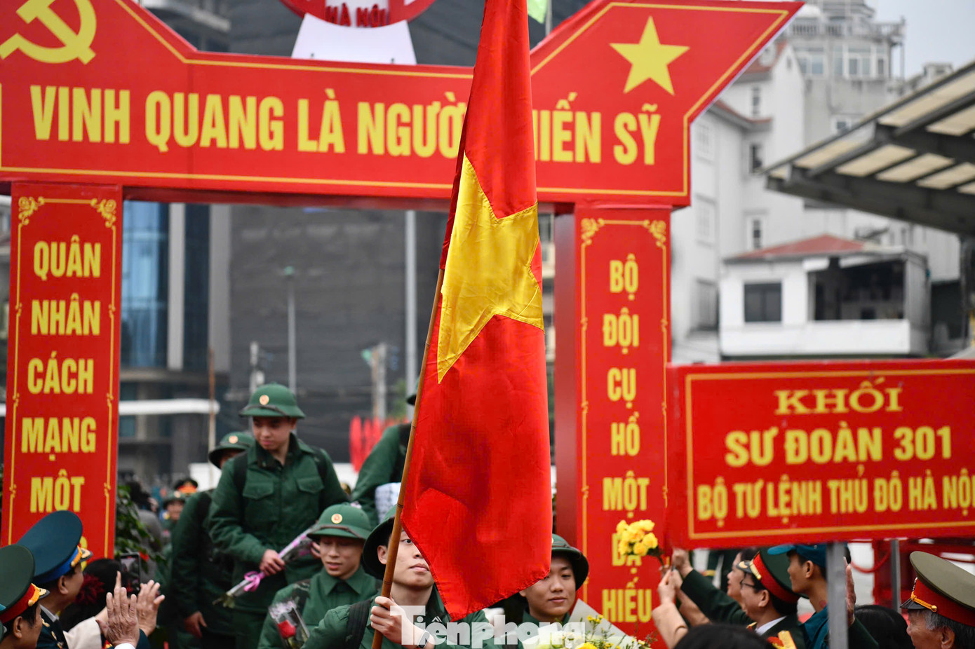 Năm nay, TP Hà Nội được giao tuyển chọn và gọi 4.417 chỉ tiêu công dân nhập ngũ vào Quân đội và thực hiện nghĩa vụ tham gia Công an Nhân dân. Trong đó, 3.700 công dân nhập ngũ về 12 đầu mối của Bộ Quốc phòng; 717 công dân thực hiện nghĩa vụ công an nhân dân.