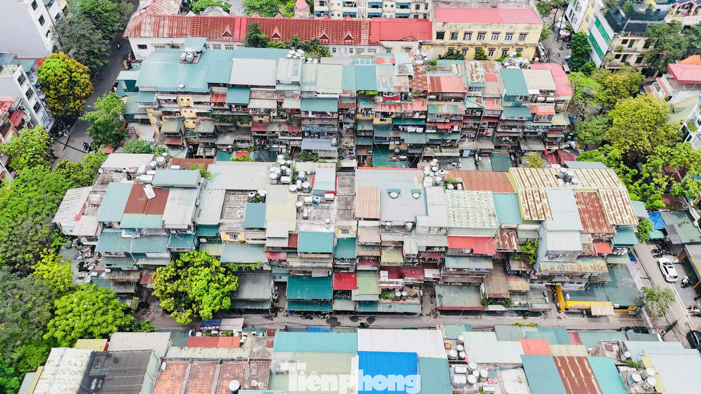 Khu tập thể Nghĩa Tân gồm 23 nhà chung cư, cao từ 3 đến 5 tầng, diện tích trung bình căn hộ 18 – 20m2, xây dựng năm 1987. Khu vực nghiên cứu có ranh giới: Phía Bắc giáp đường Hoàng Quốc Việt, Phía Nam và Đông Nam giáp đường Tô Hiệu, Phía Tây giáp đường Nguyễn Phong Sắc.